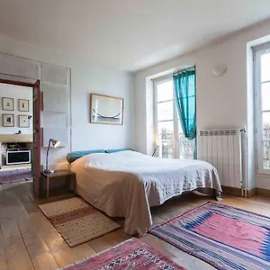 Marais Apartahotel